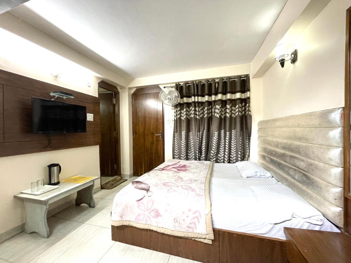 Hotel Prince ! Nainital Mall Road-Prime-Location In-Front-Of-Naini-Lake Hygiene-And-Spacious-Room Eksteriør bilde