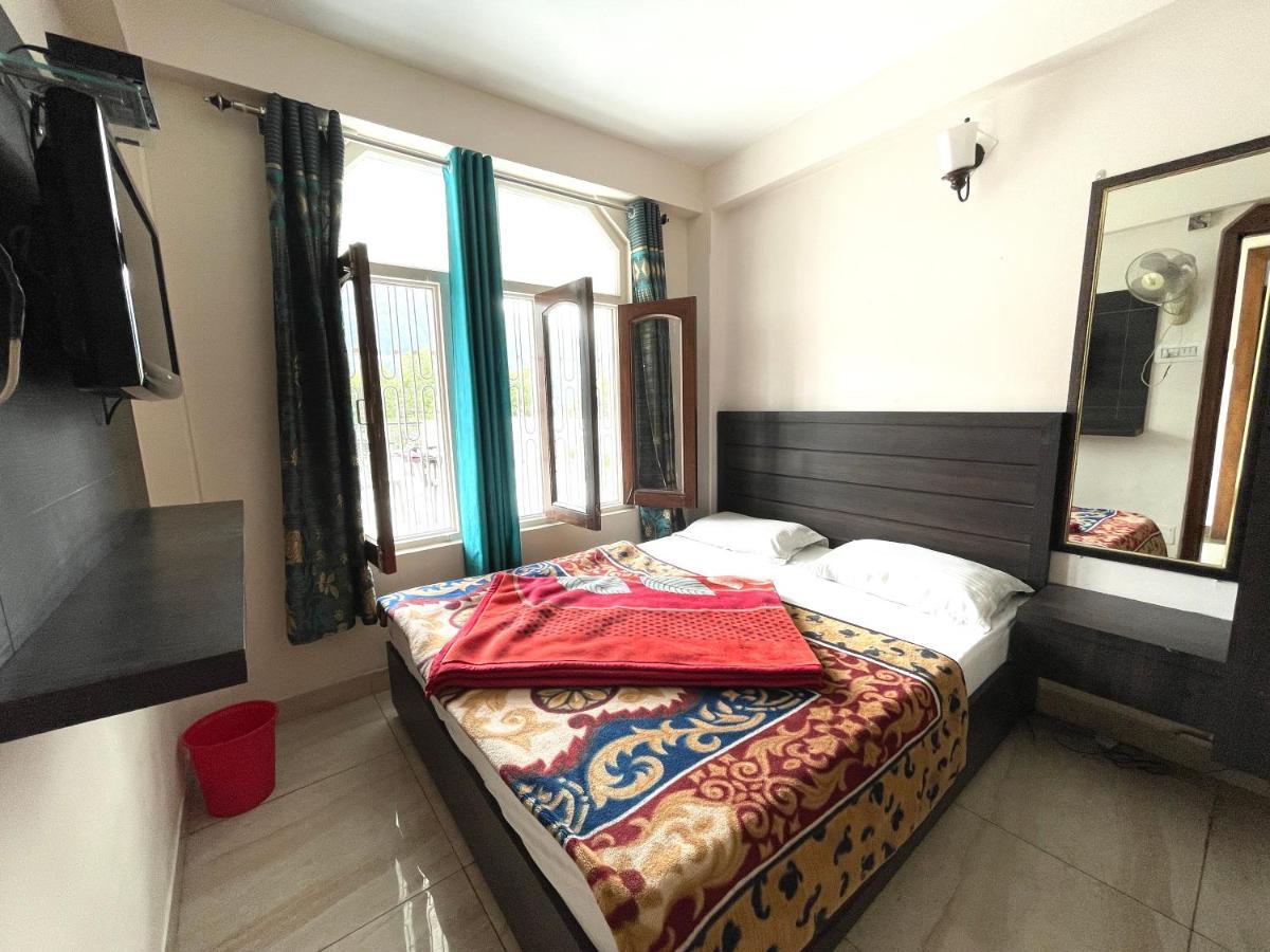 Hotel Prince ! Nainital Mall Road-Prime-Location In-Front-Of-Naini-Lake Hygiene-And-Spacious-Room Eksteriør bilde