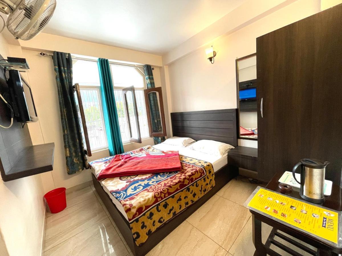 Hotel Prince ! Nainital Mall Road-Prime-Location In-Front-Of-Naini-Lake Hygiene-And-Spacious-Room Eksteriør bilde