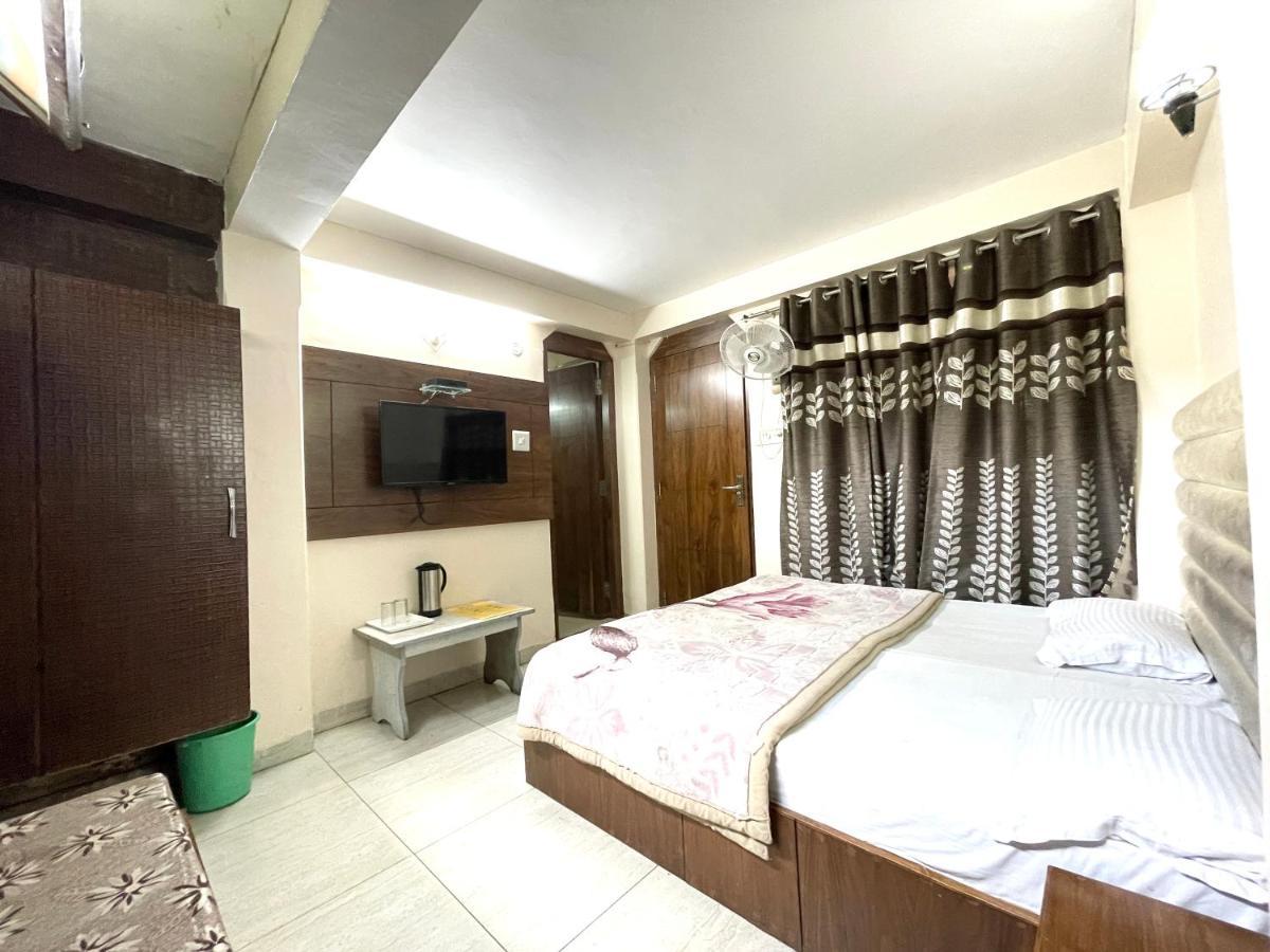 Hotel Prince ! Nainital Mall Road-Prime-Location In-Front-Of-Naini-Lake Hygiene-And-Spacious-Room Eksteriør bilde