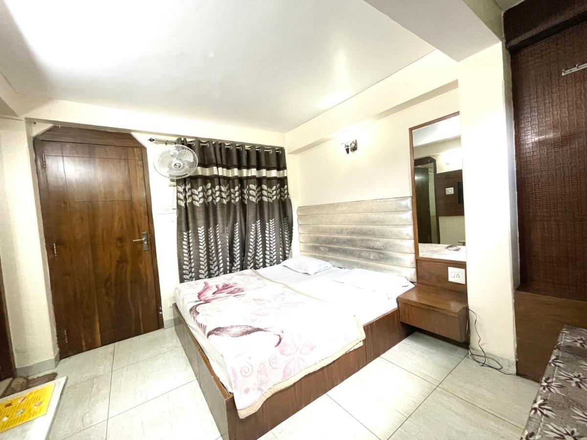 Hotel Prince ! Nainital Mall Road-Prime-Location In-Front-Of-Naini-Lake Hygiene-And-Spacious-Room Eksteriør bilde