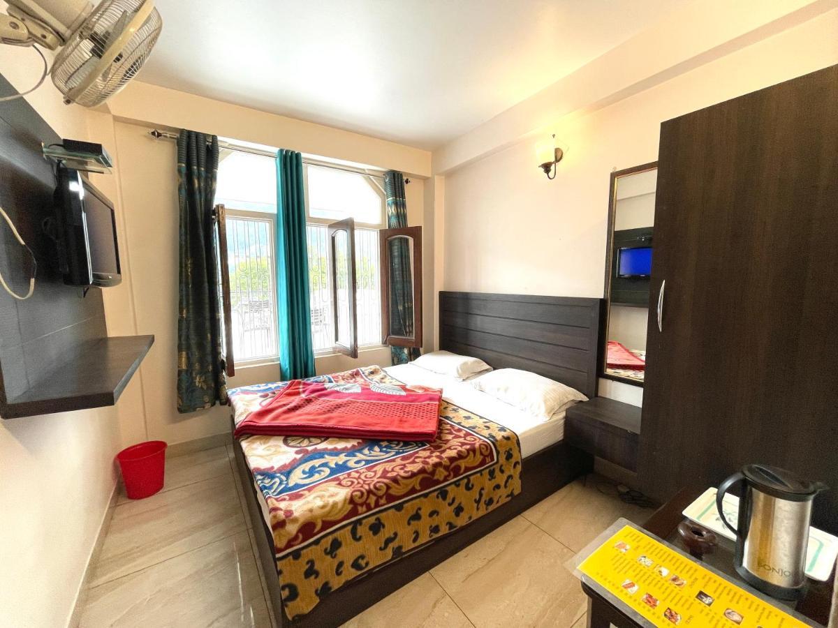 Hotel Prince ! Nainital Mall Road-Prime-Location In-Front-Of-Naini-Lake Hygiene-And-Spacious-Room Eksteriør bilde